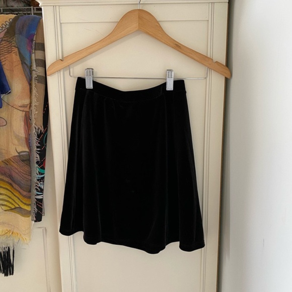 American Apparel Velvet Black
Skirt